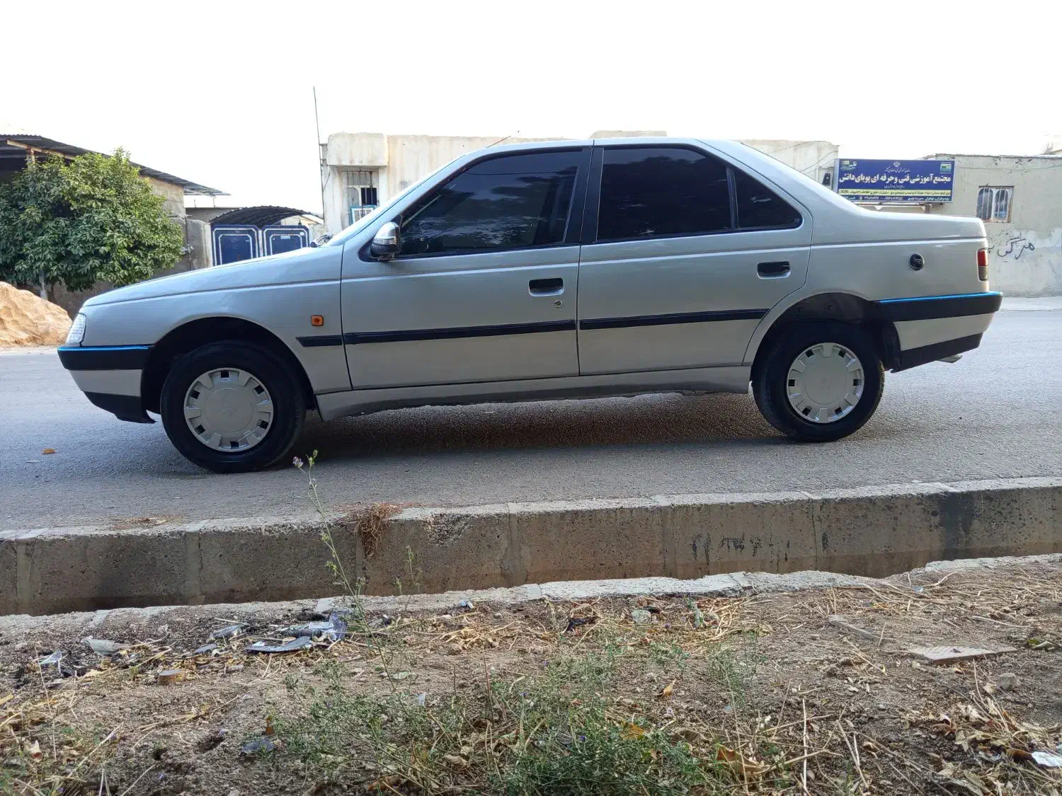 پژو ۴۰۵ داشبورد کرم در حد ۱۴۰۰|خودرو سواری و وانت|کوار, |دیوار