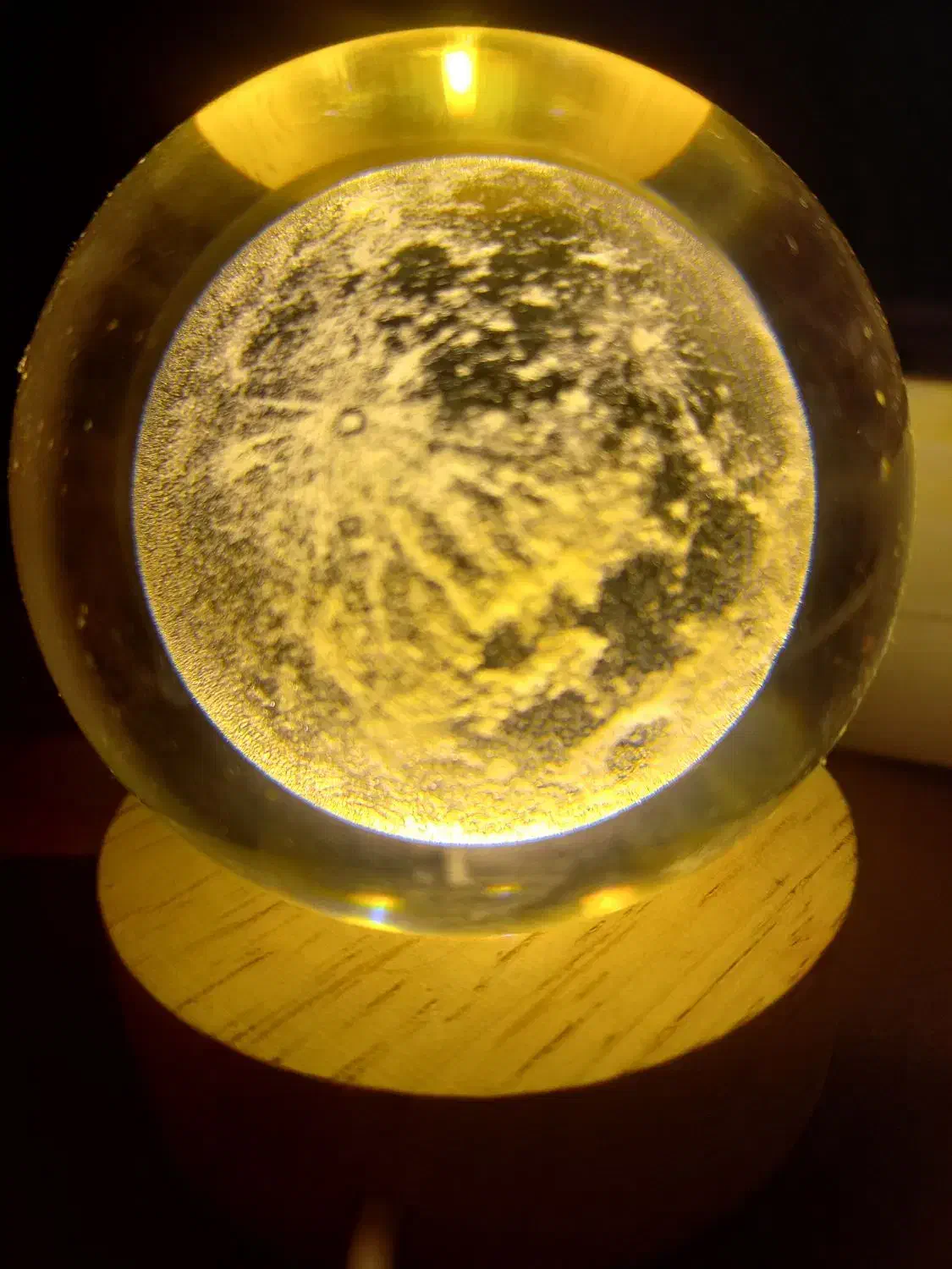 چراغ خواب طرح ماه مدل گوی|چراغ خواب و آباژور|پرند, فاز ۵|دیوار