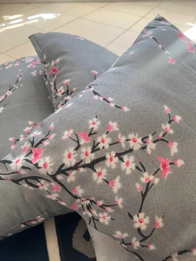 بالش|رختخواب، بالش، پتو|مشهد, صیاد شیرازی|دیوار