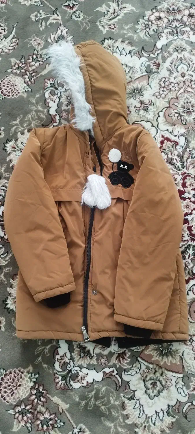 کاپشن|کفش و لباس بچه|رودهن, |دیوار