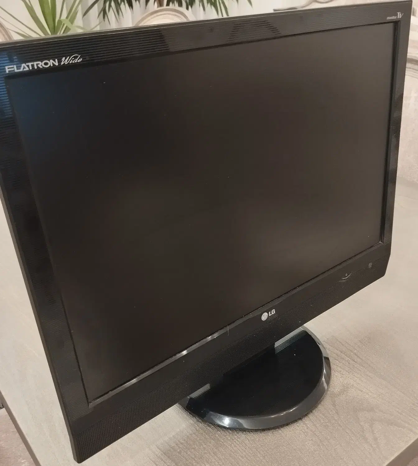 مانیتور ال جی مادایران 22 اینچ|قطعات و لوازم جانبی رایانه|شیراز, فرهنگ شهر|دیوار