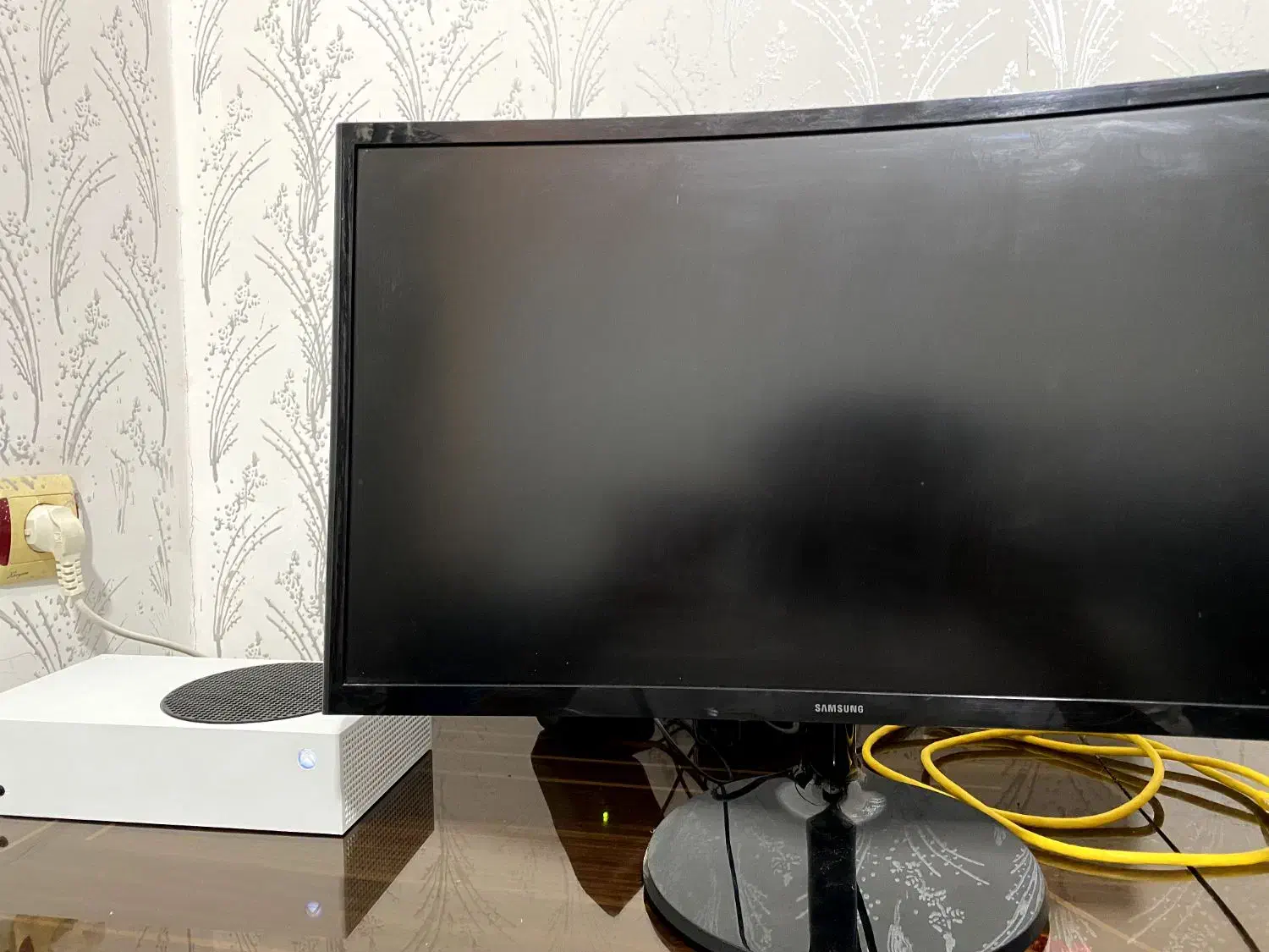 مانیتور خمیده سامسونگ مدل LS24C360 سایز 24 اینچ|قطعات و لوازم جانبی رایانه|جم, |دیوار