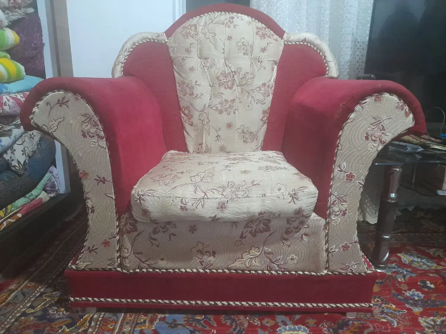 مبل ۷نفره دست دوم|مبلمان خانگی و میز عسلی|چمستان, |دیوار