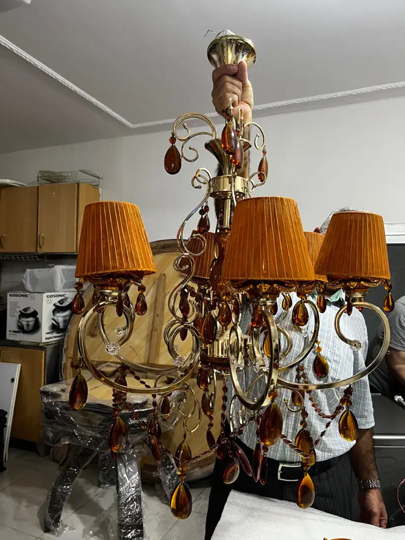 لوستر شید دار در حد نو ۶ شاخه|لوستر و چراغ آویز|رشت, گلسار|دیوار