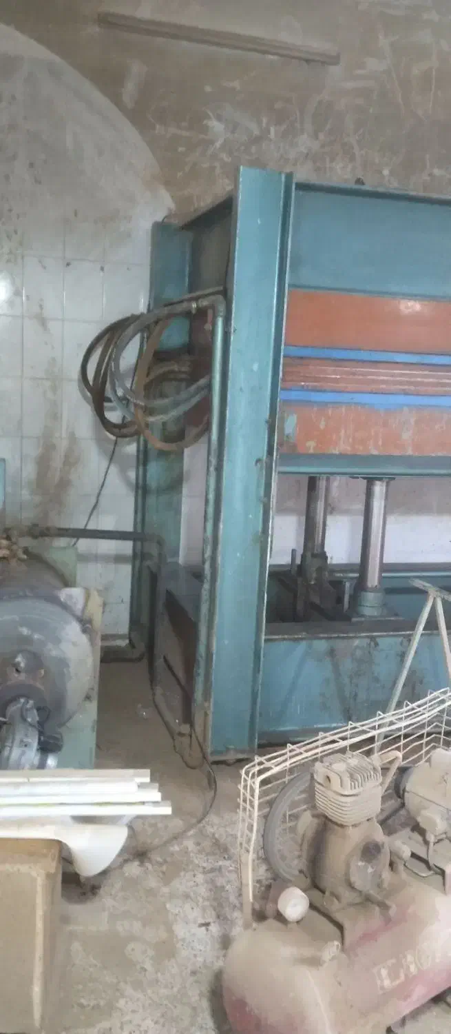 دستگاه پرس درب اتاق. فروش فوری|ماشین‌آلات صنعتی|مه ولات, |دیوار