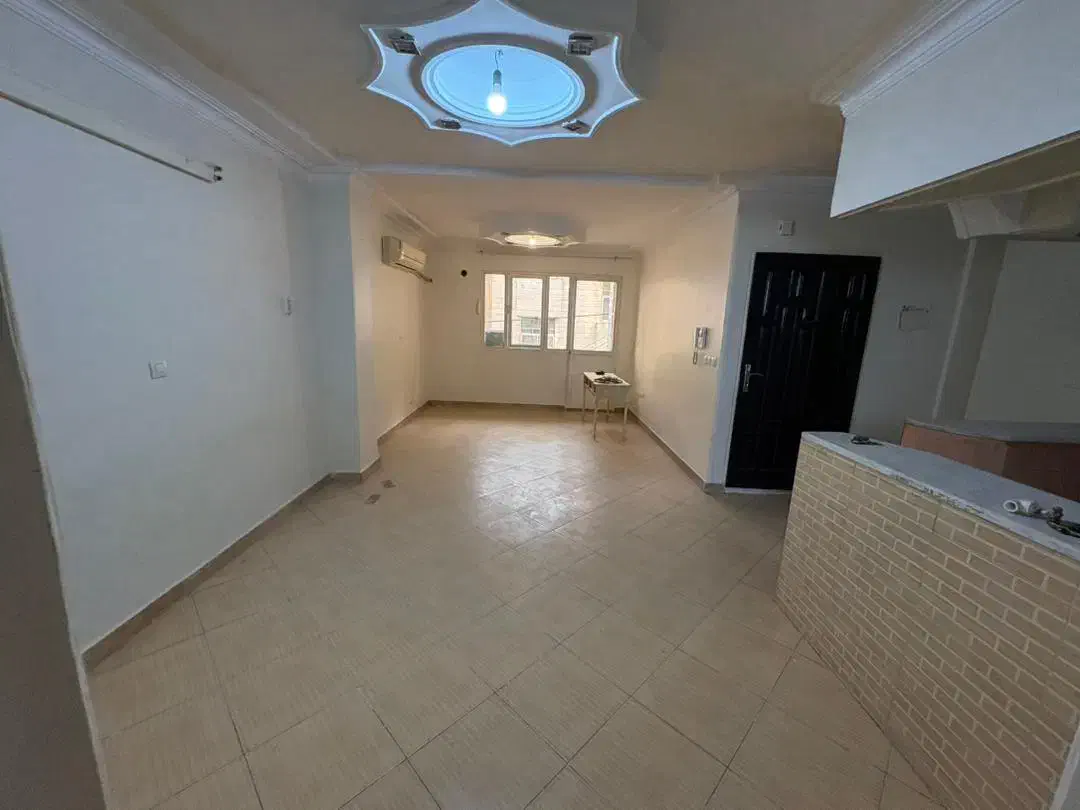 ۶۲متر/تکواحدی/طبقه اول/پارکینگ سندی غیرمزاحم