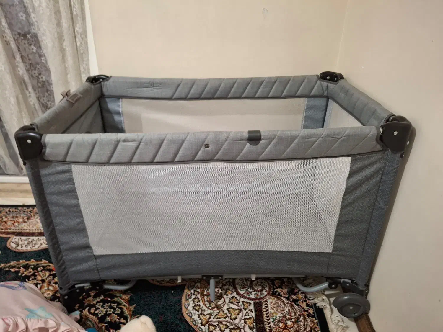 تخت پارک شو|تخت و صندلی بچه|ری, جوانمرد قصاب|دیوار