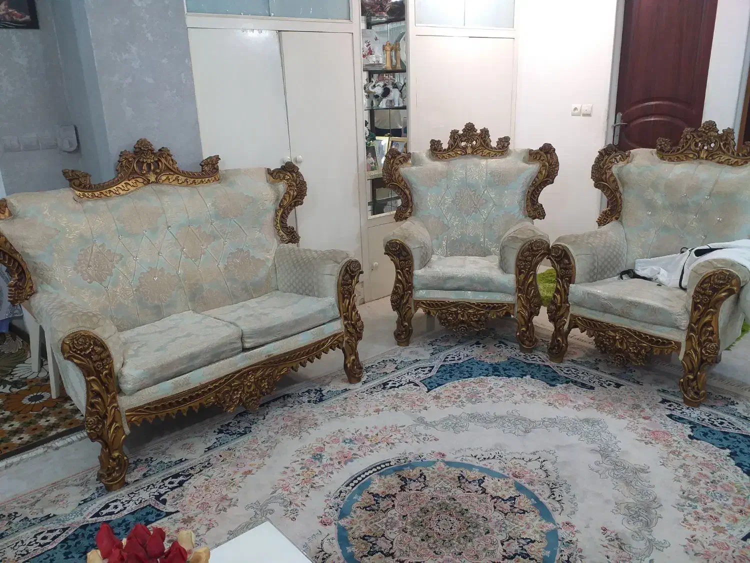 مبل سلطنتی ۷نفره|مبلمان خانگی و میز عسلی|رشت, آب و برق|دیوار