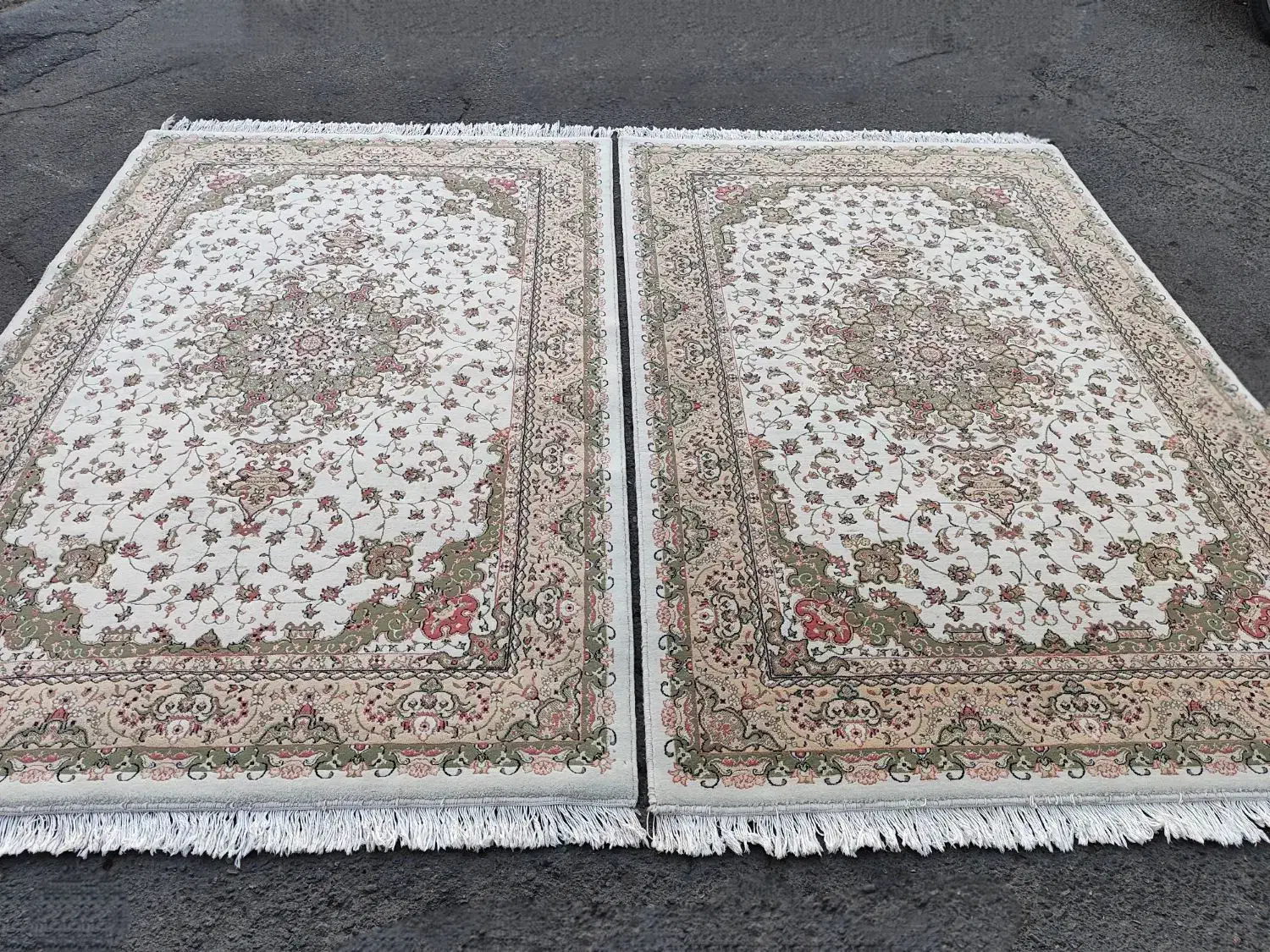 یک جفت فرش قالیچه ۷۰۰ شانه ۱.۵۰ در ۲.۲۵ حد نو|فرش|تبریز, |دیوار