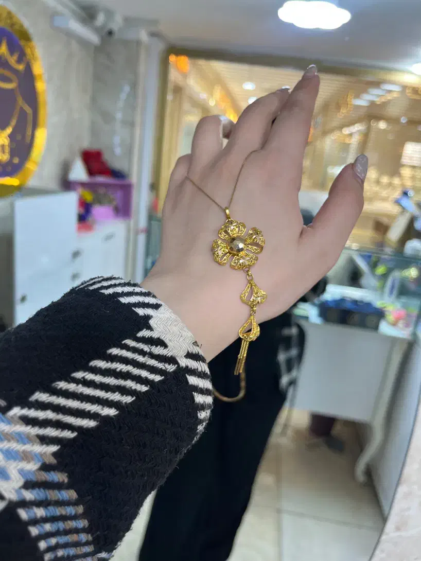 بدون اجرت|جواهرات|اندیشه, اندیشه فاز ۱|دیوار