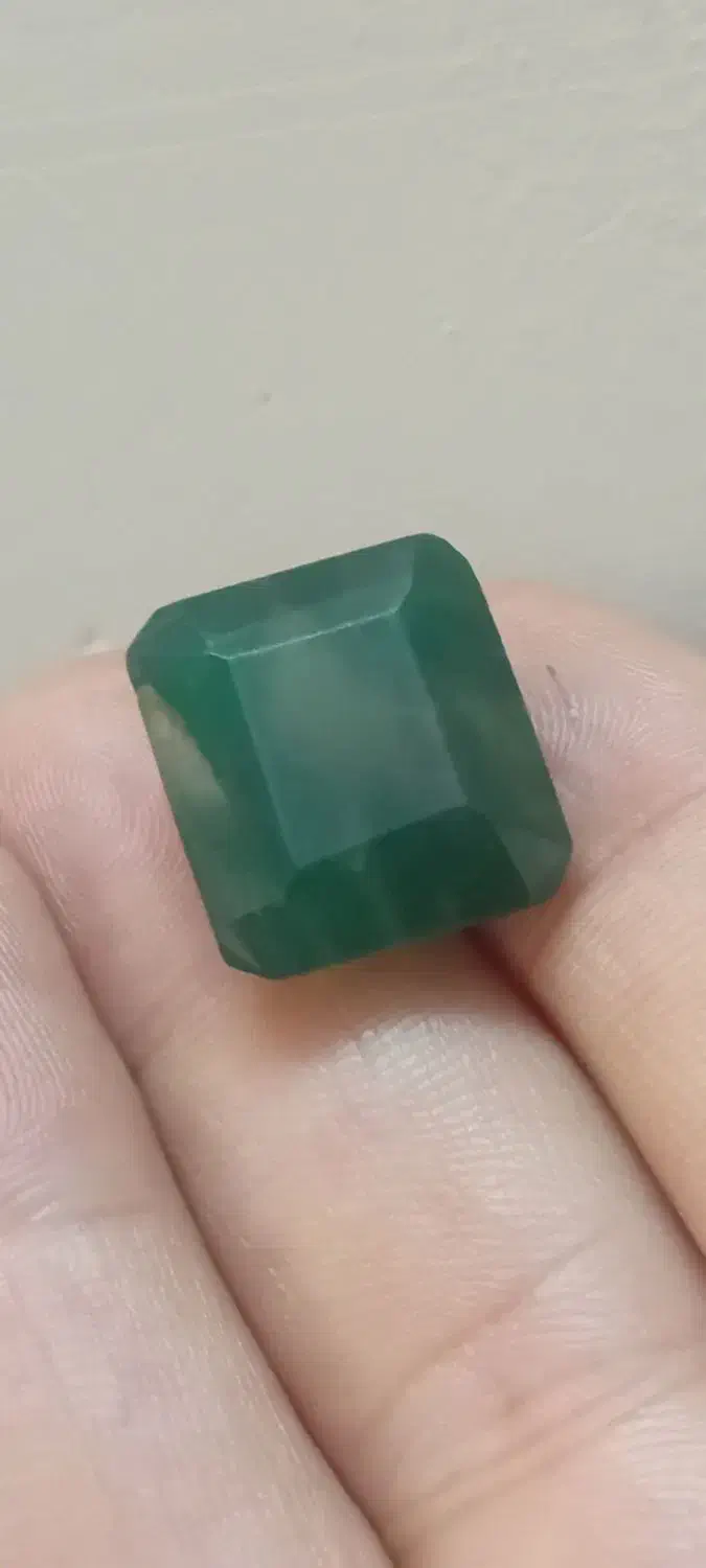 یک عدد زمرد معدنی درشت و خوشرنگ|جواهرات|شیروان (خراسان), |دیوار