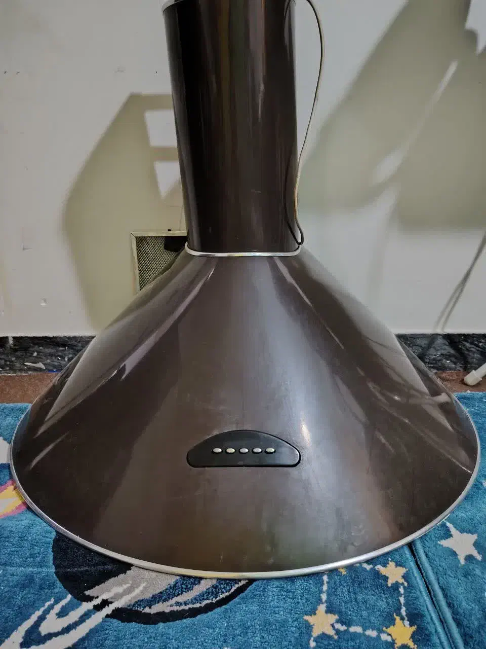 هود بیمکث|هود|اهواز, کوی آغاجاری|دیوار