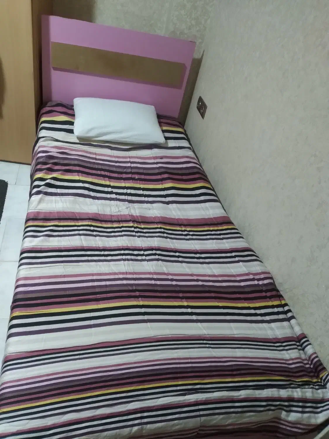 تخت یک نفره چوبی|تخت و سرویس خواب|رشت, چله خانه|دیوار