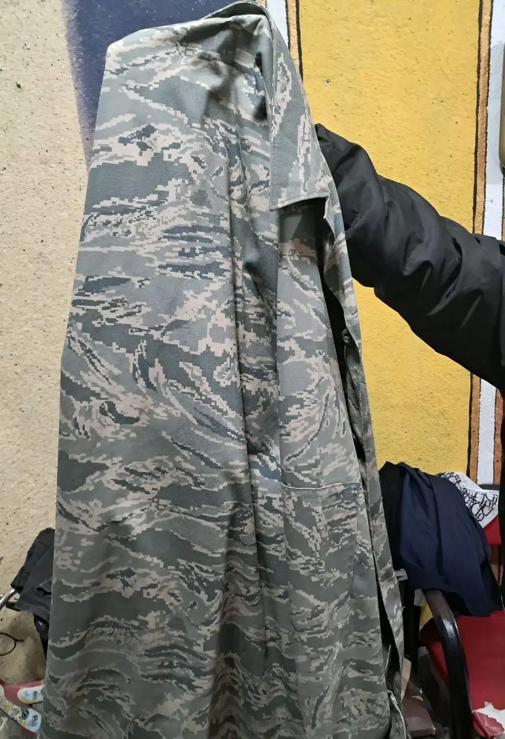 اور چریکی آمریکایی|لباس|رشت, یخسازی|دیوار