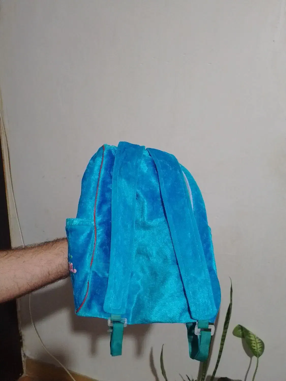 عروسک و کوله پشتی مخمل|کفش و لباس بچه|رشت, رشتیان|دیوار