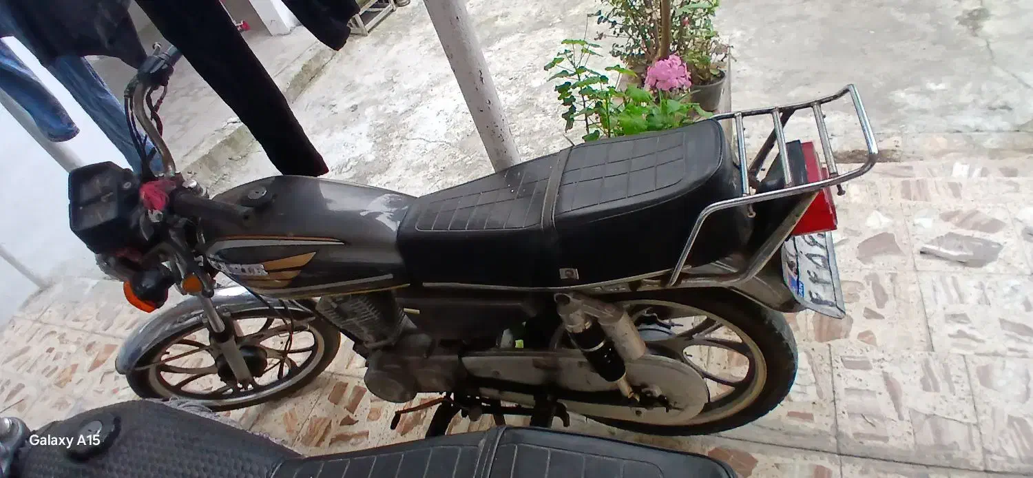 یکی ۱۲۵ یکی ۲۰۰ مدارک تکمیل|موتورسیکلت|چمستان, |دیوار