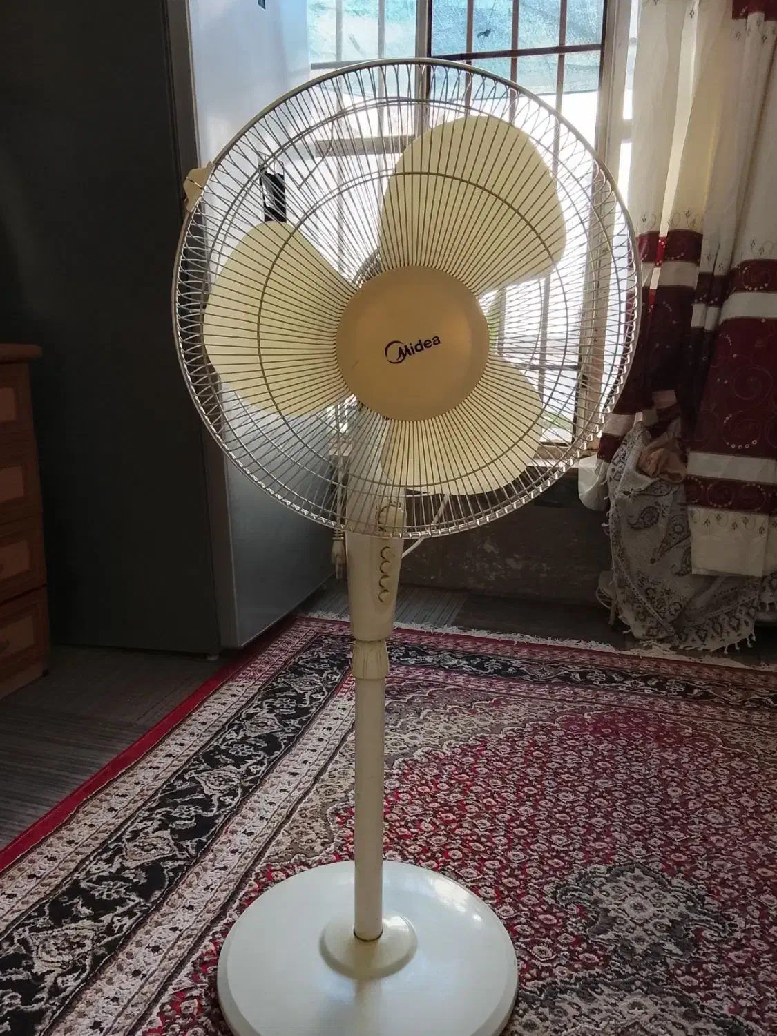 نیازمند تعمیر|پنکه و تصفیه‌کنندهٔ هوا|شیراز, تندگویان|دیوار