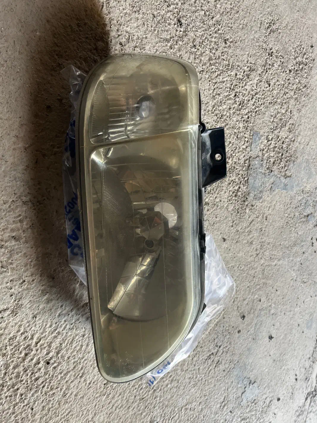 چراغ جلو مدرن 131سالم|قطعات یدکی و لوازم جانبی|شاهین‌شهر, گرگاب|دیوار