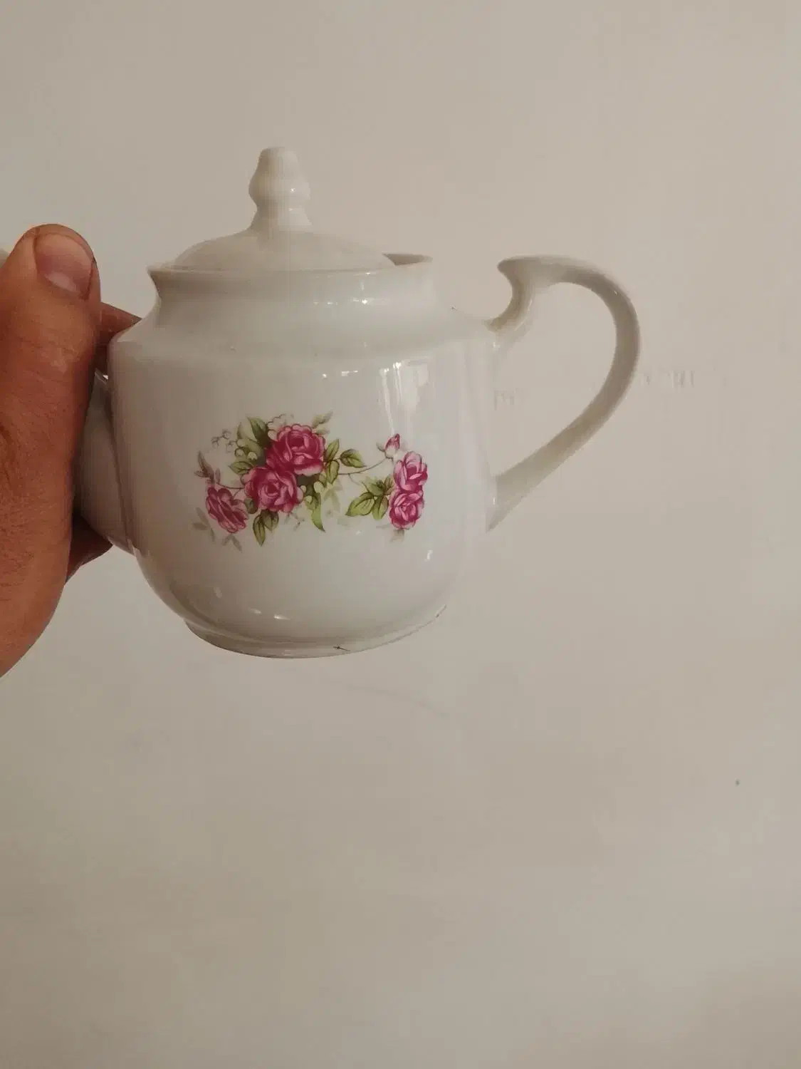 قوری گل سرخی به تعداد|ظروف سرو و پذیرایی|رشت, دروازه لاکان|دیوار