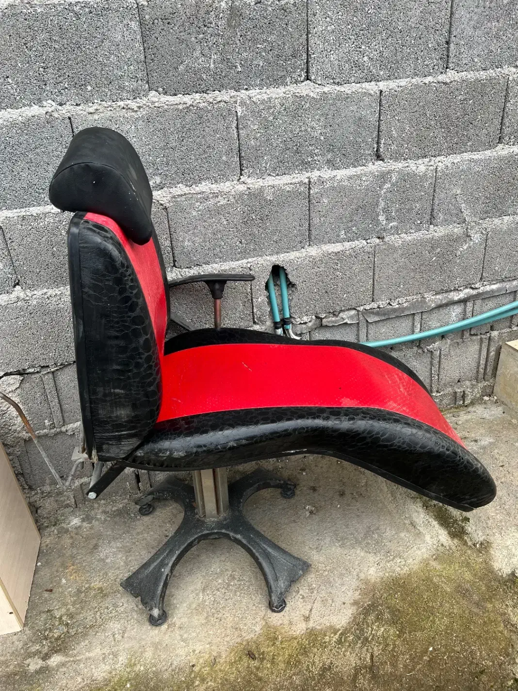 صندلی میز آرایشگاه|آرایشگاه و سالن‌های زیبایی|رشت, حومه رشت|دیوار