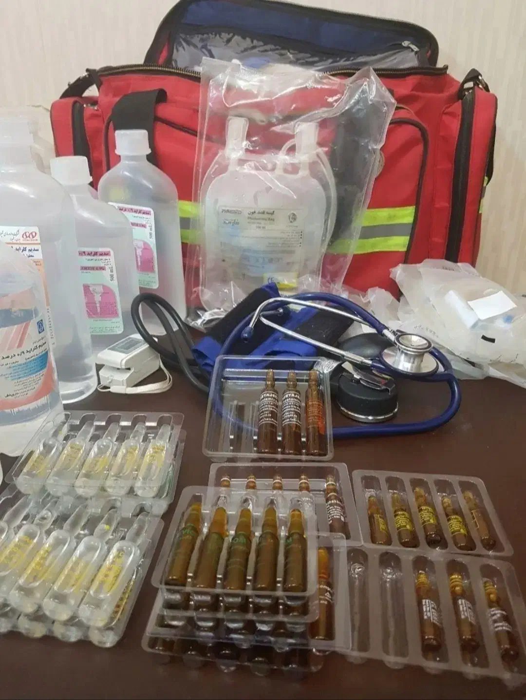 ویزیت پزشک خدمات پرستاری سرم سوند تزریقات در منزل|خدمات آرایشگری و زیبایی|تبریز, |دیوار