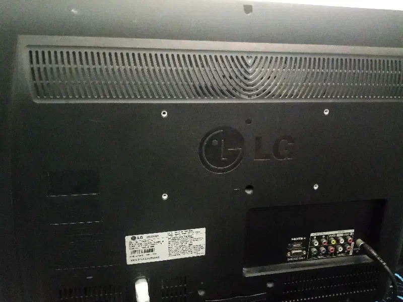 تلوزیون ومیز تلویزیون|تلویزیون و پروژکتور|قم, شاه ابراهیم|دیوار