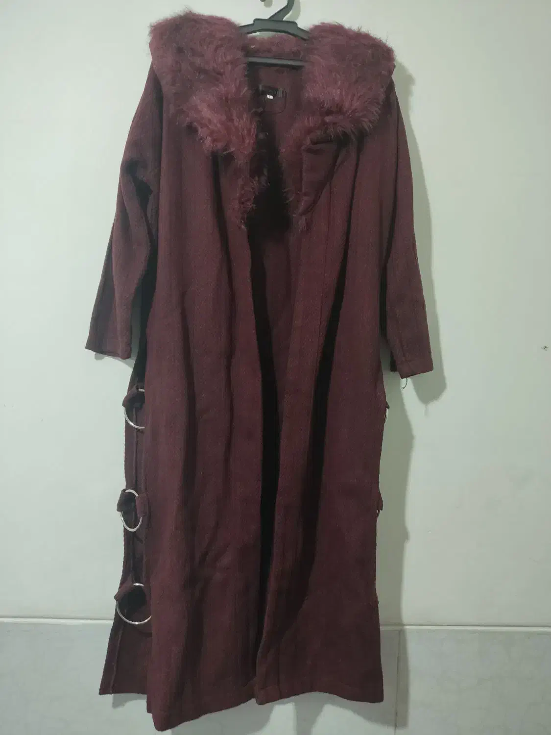 پالتو|لباس|مرودشت, استادیوم‎|دیوار