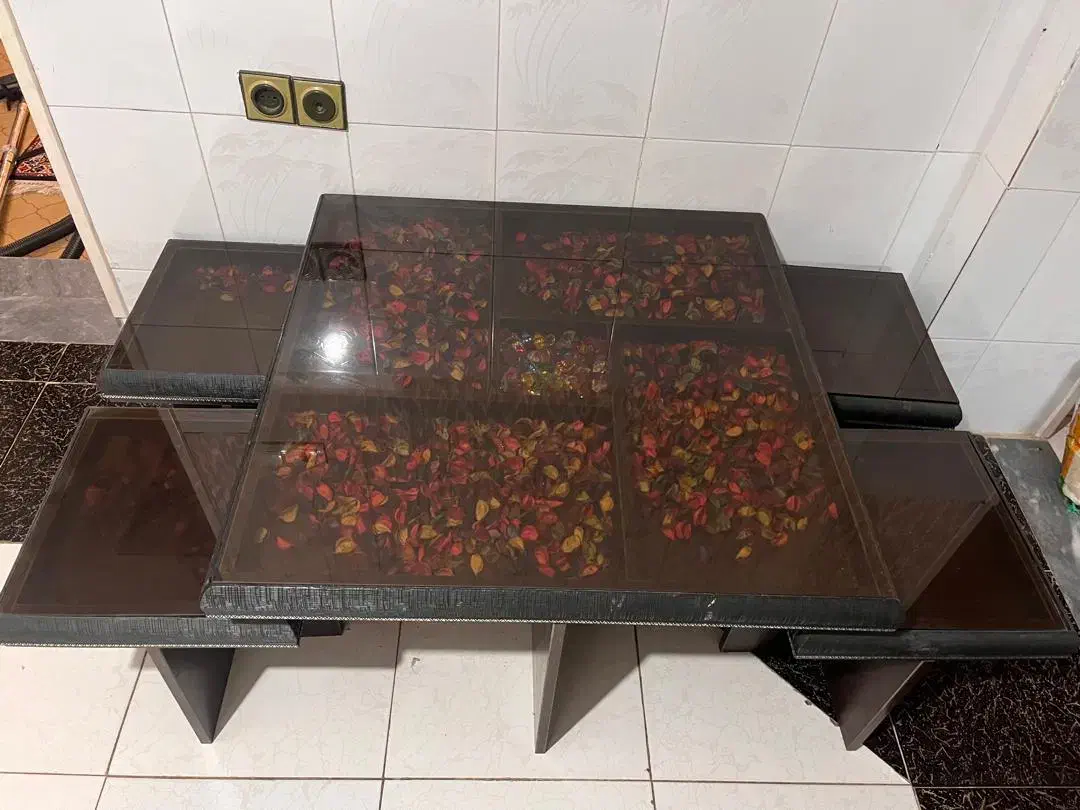 میز با چهار تا گل میز|میز و صندلی غذاخوری|نورآباد ممسنی, |دیوار