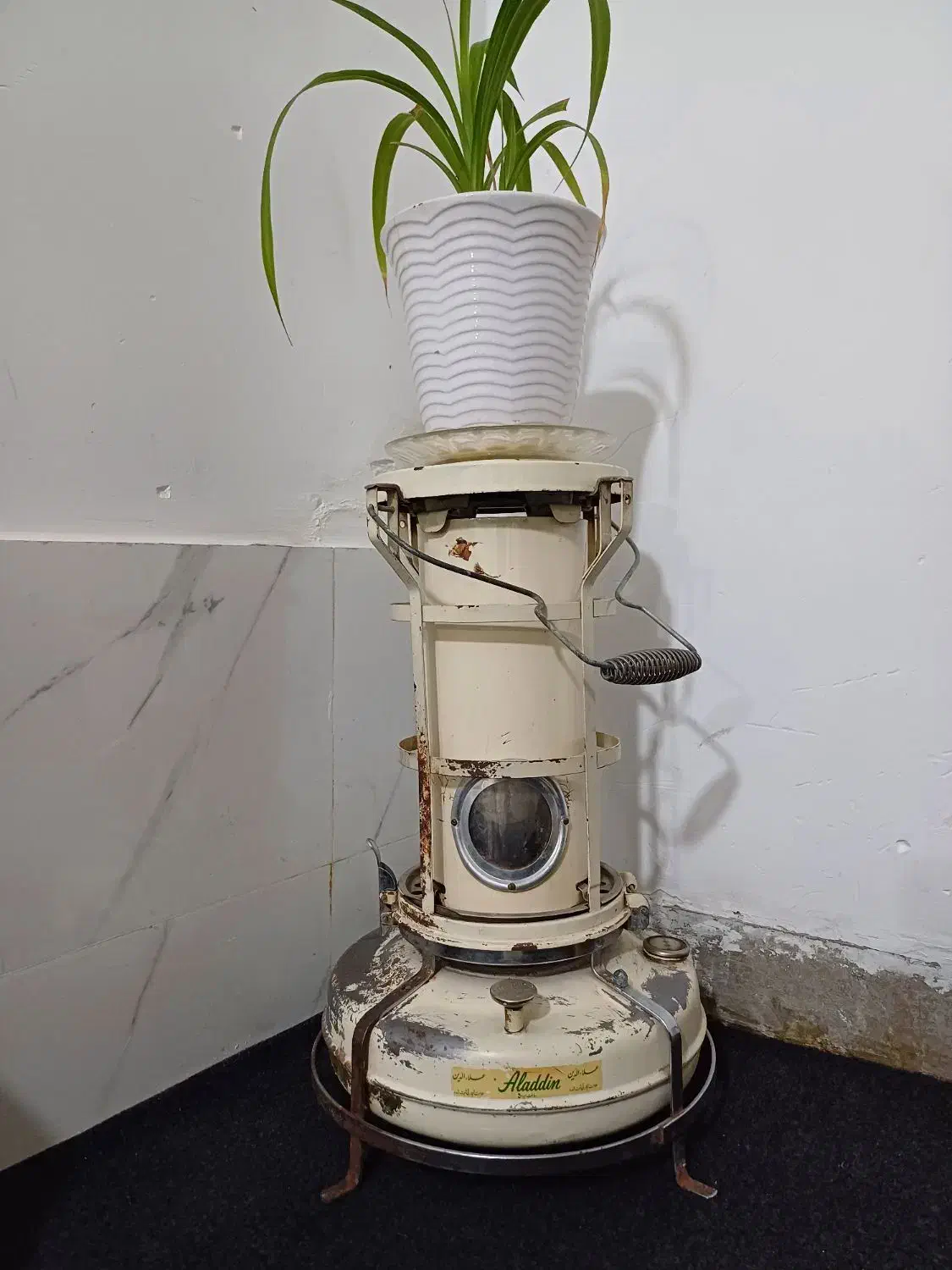 علاالدین|کلکسیون اشیاء عتیقه|شیراز, بالا کفت|دیوار