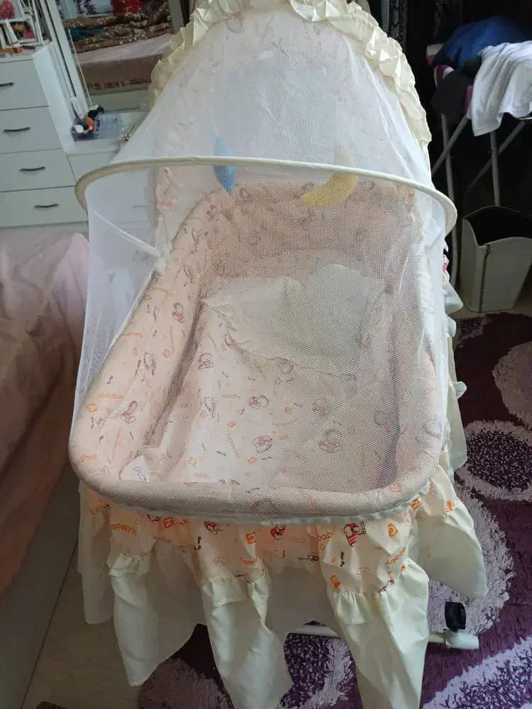 گهواره کنار تخت دخترانه و پسرانه(اسپرت)|تخت و صندلی بچه|ملایر, |دیوار