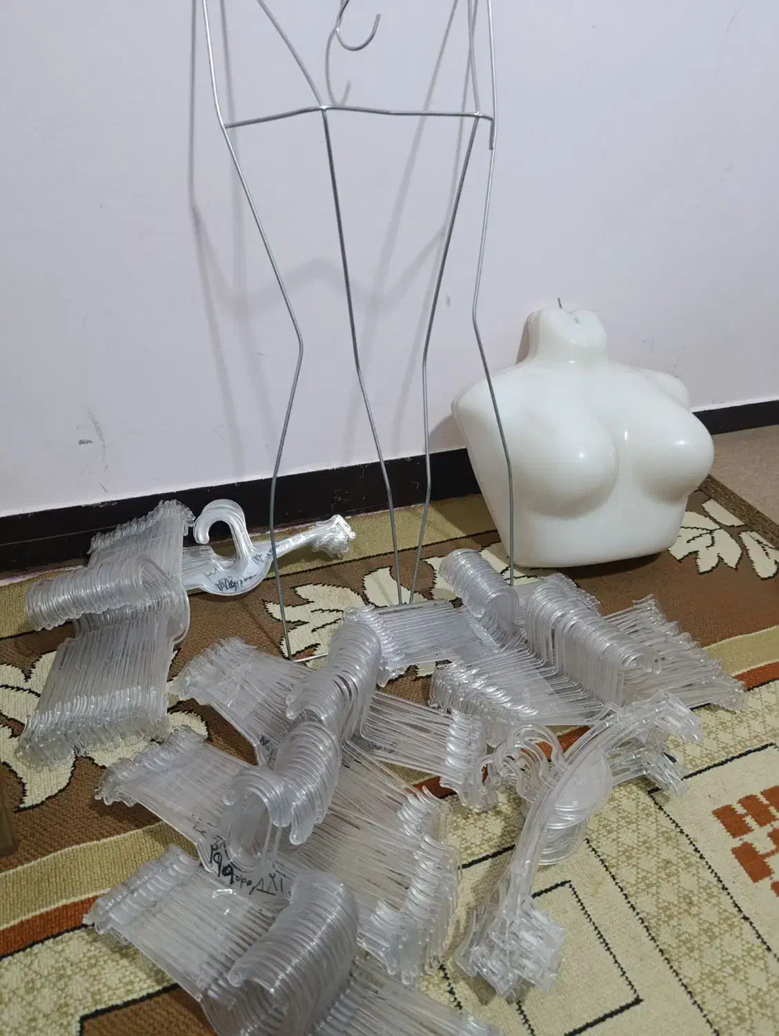 تعدادی گونیا وگیره لباس ،مایکن لباسزیر، زیر قیمت|فروشگاه و مغازه|همدان, |دیوار