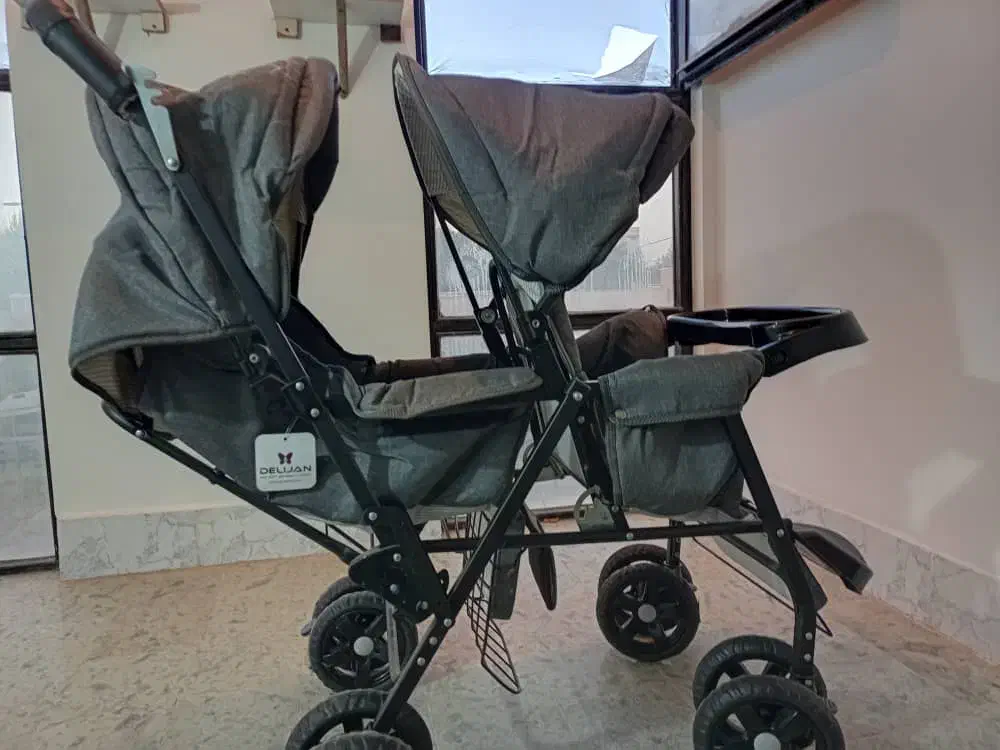 کالسکه نو دو قلو و کریر تمیز|کالسکه و لوازم جانبی|شاهینشهر, مخابرات (شهید بهشتی)|دیوار