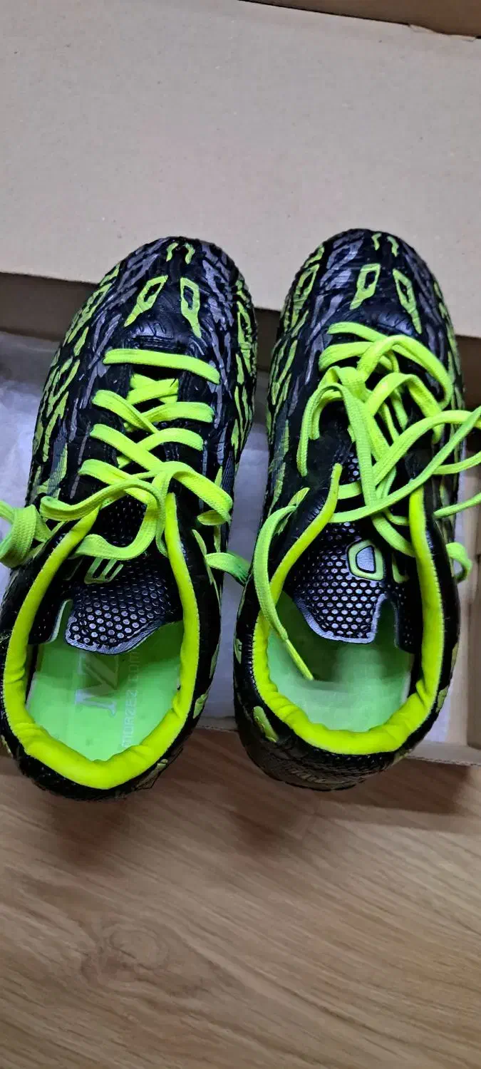 کتونی ورزشی استوک دار|تجهیزات ورزشی|رشت, معلم|دیوار