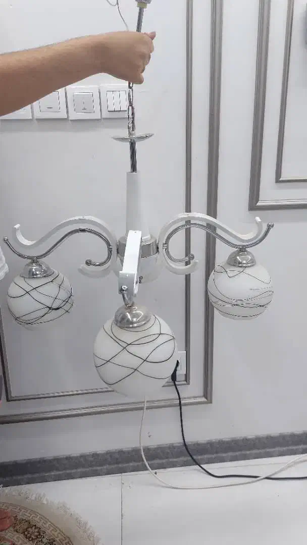 فروش یک جفت لوستر 4 شعله سفید|لوستر و چراغ آویز|شیراز, آبیاری|دیوار