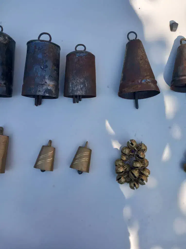 زنگوله برنجی و اهنی|صنایع دستی و سایر لوازم تزئینی|نوشهر, |دیوار