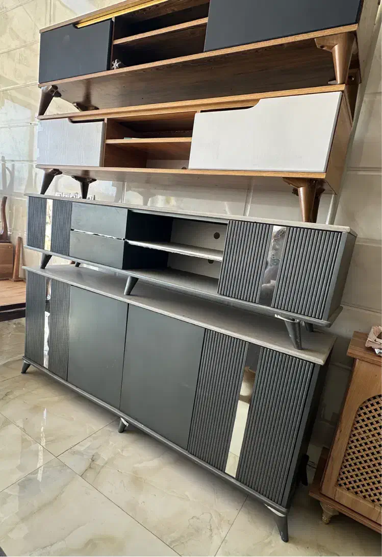 میز تلویزیون و اینه کنسول|میز تلویزیون|مهاجران, |دیوار