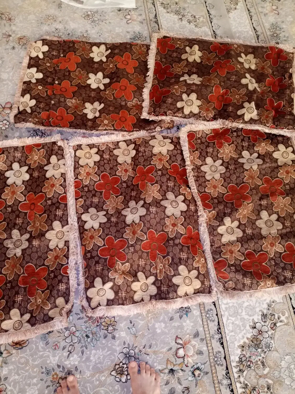 رو بالشتی|رختخواب، بالش، پتو|دورود, |دیوار