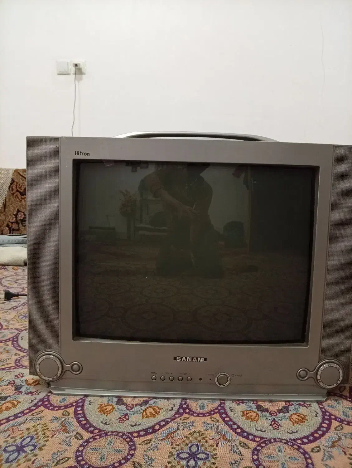 تلویزیون ۲۴ اینچ دو عدد|تلویزیون و پروژکتور|قم, ولیعصر|دیوار