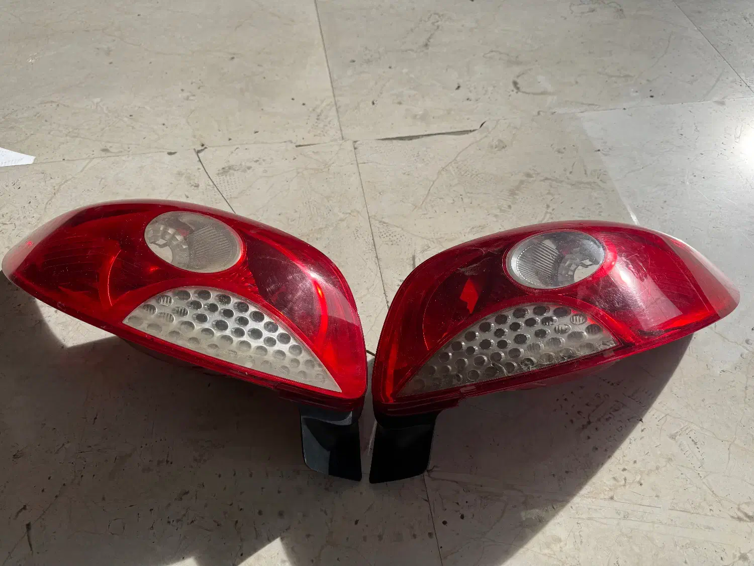 چراغ خطر عقب ۲۰۷ سری اول|قطعات یدکی و لوازم جانبی|تهران, پونک|دیوار