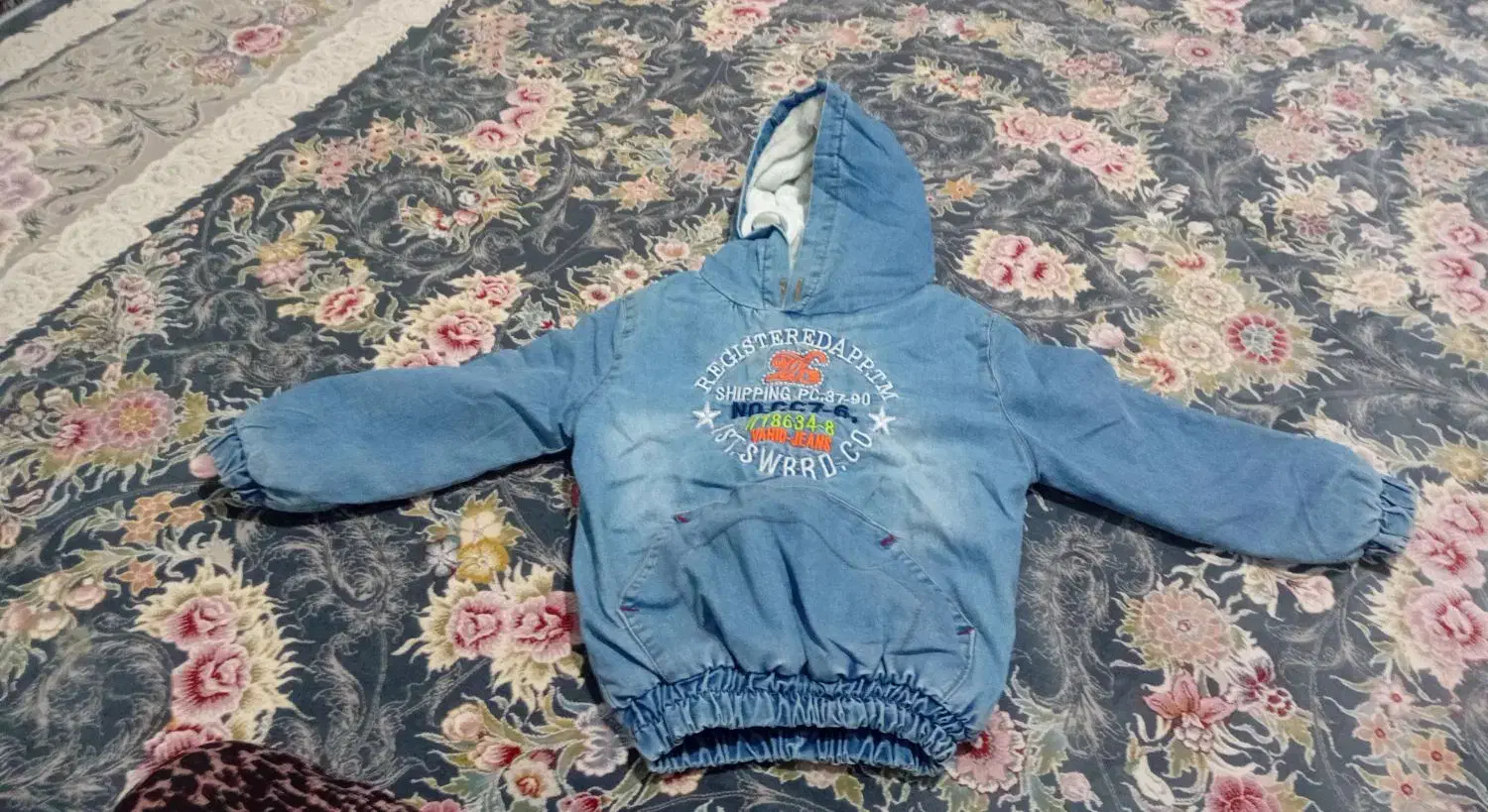 لباس بچگانه|لباس|قدس, شهرقدس|دیوار