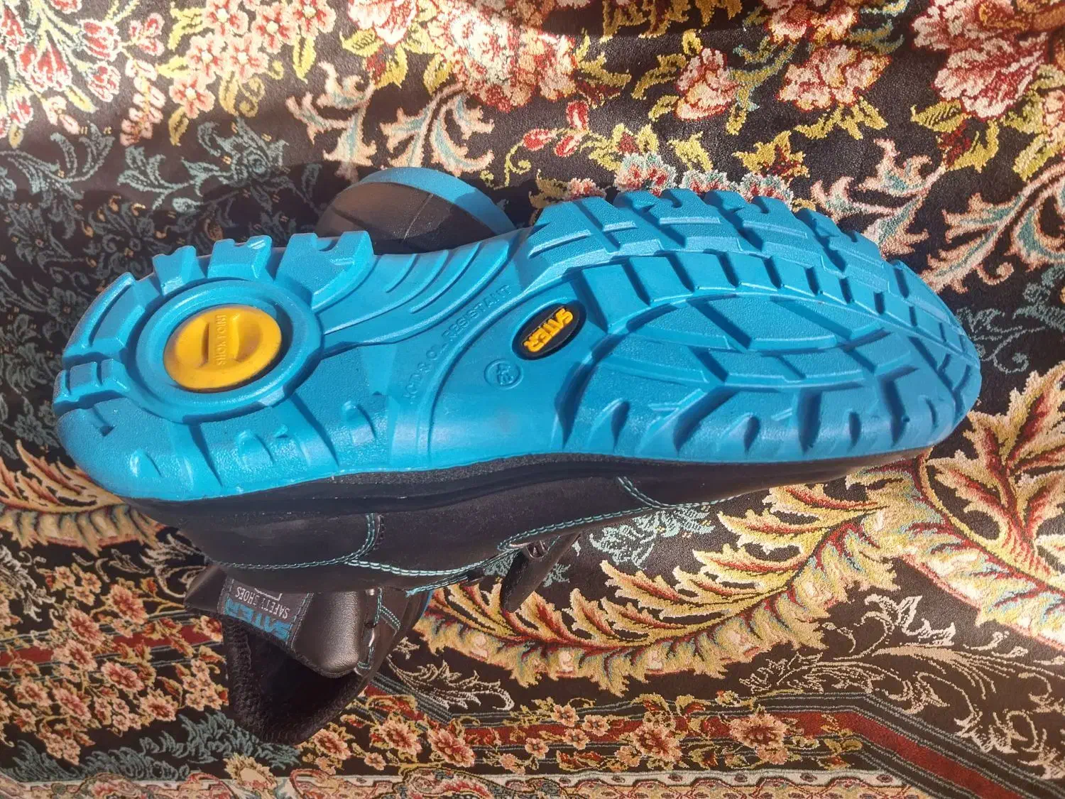 کفش کار|کیف، کفش، کمربند|قم, تولید دارو و یخچال|دیوار