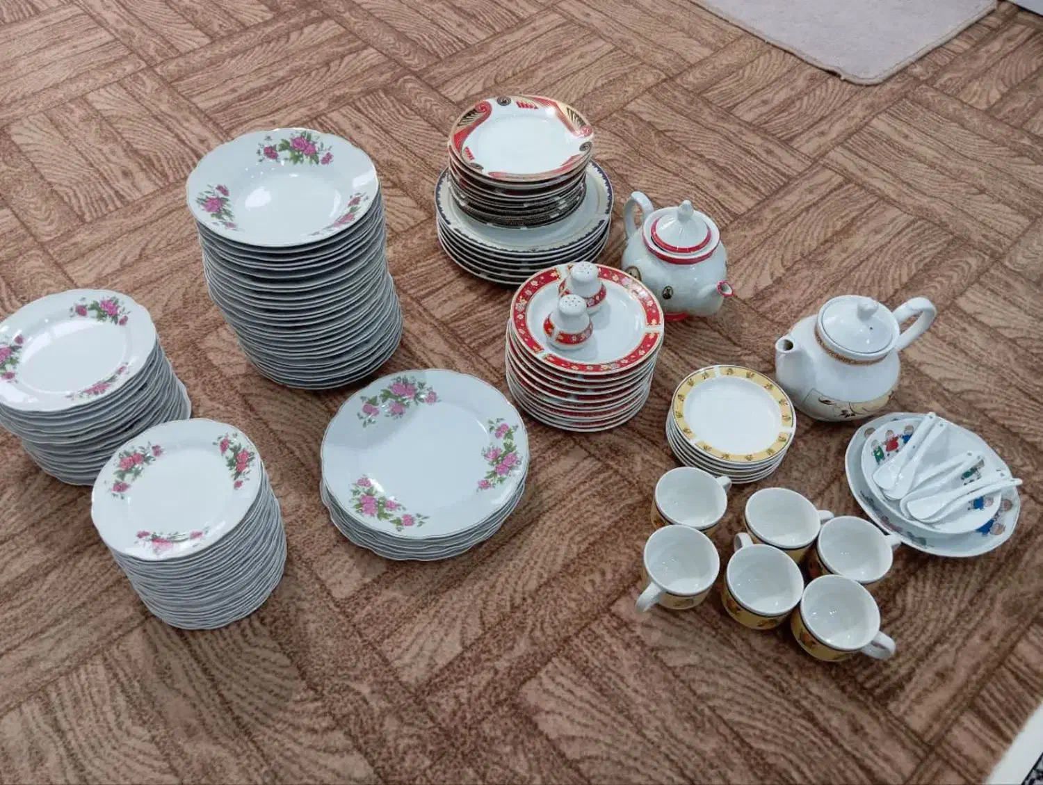 ظروف چینی (دست)|ظروف سرو و پذیرایی|قم, شاد قلی|دیوار