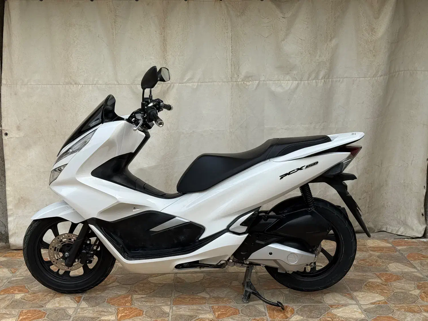 Pcx|موتورسیکلت|چغادک, |دیوار