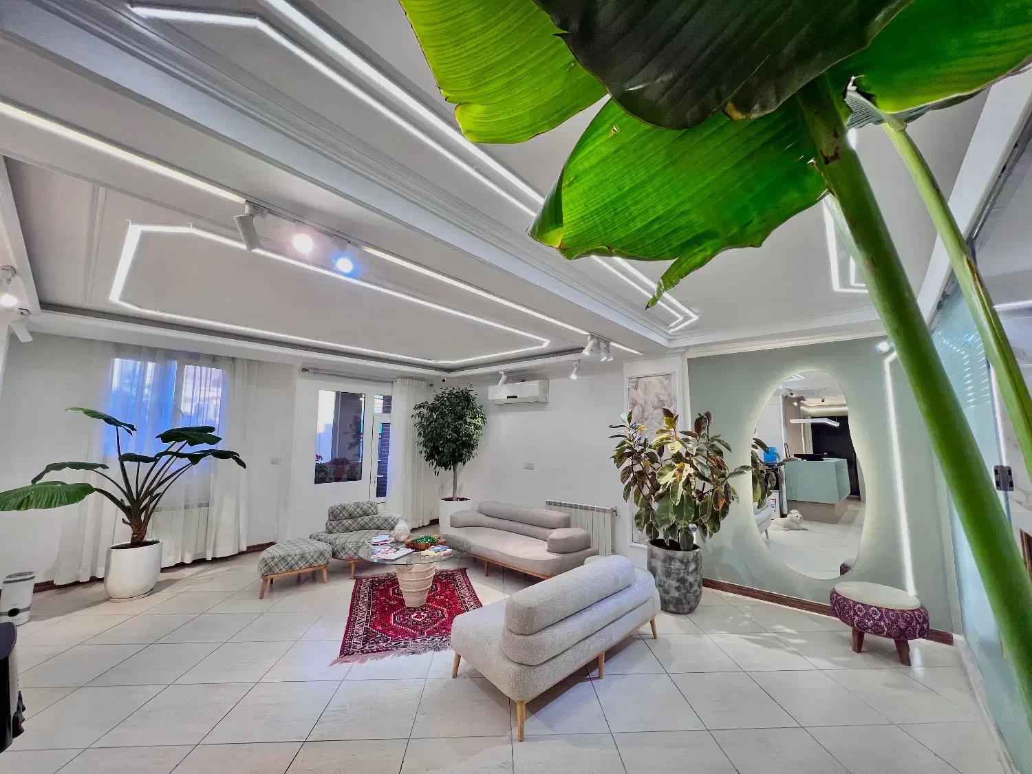 منشی جهت کلینیک زیبایی|استخدام درمانی، زیبایی، بهداشتی|شیراز, ارم|دیوار