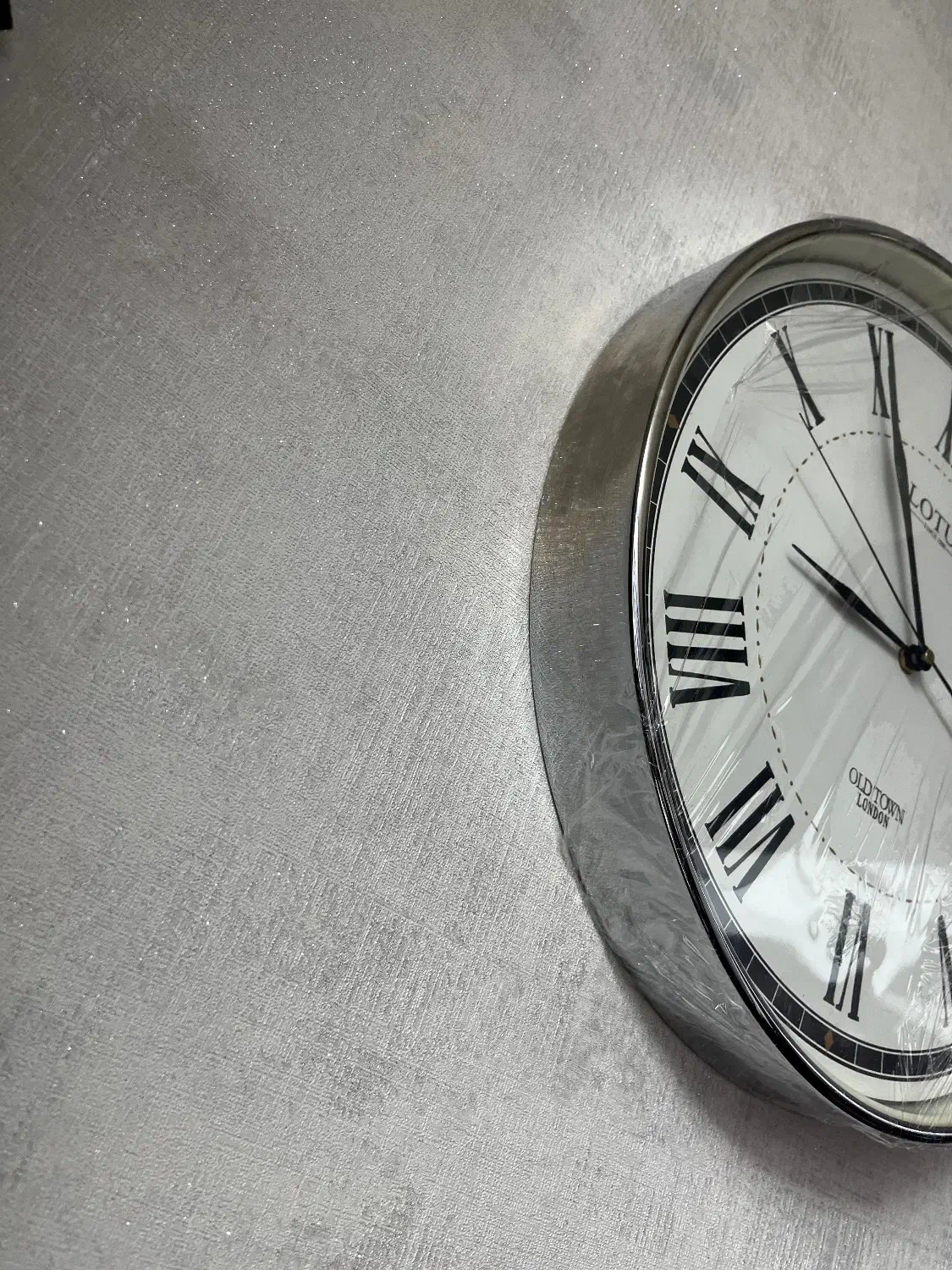 ساعت دیواری گرد استیل گرد بزرگ برند لوتوس|ساعت دیواری و تزئینی|تهران, صادقیه|دیوار