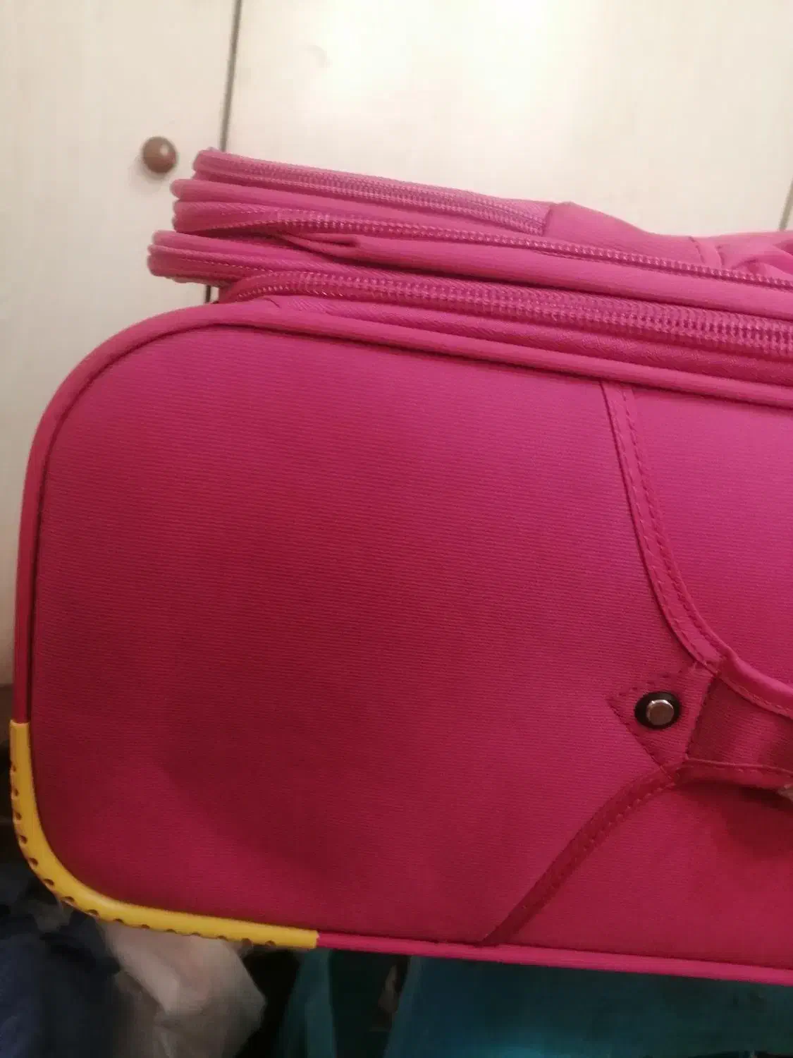 چمدان|کیف، کفش، کمربند|رشت, گلسار|دیوار