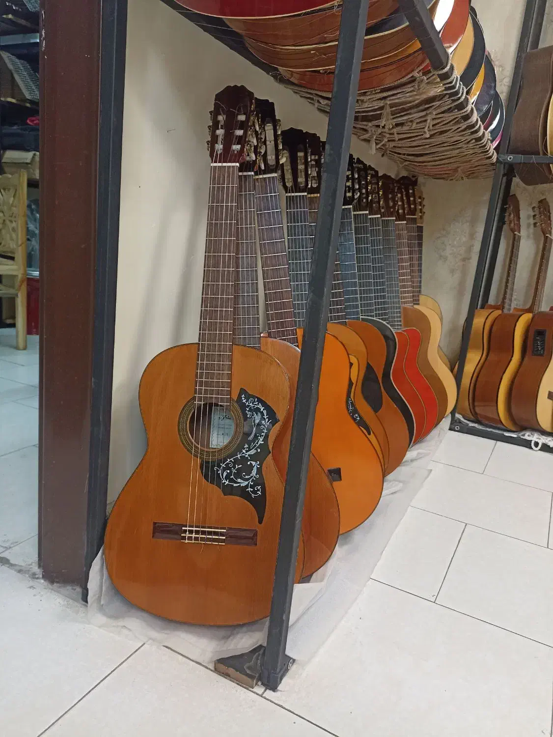 تدریس تخصصی گیتار|خدمات آموزشی|کاشان, میدان کهنه|دیوار