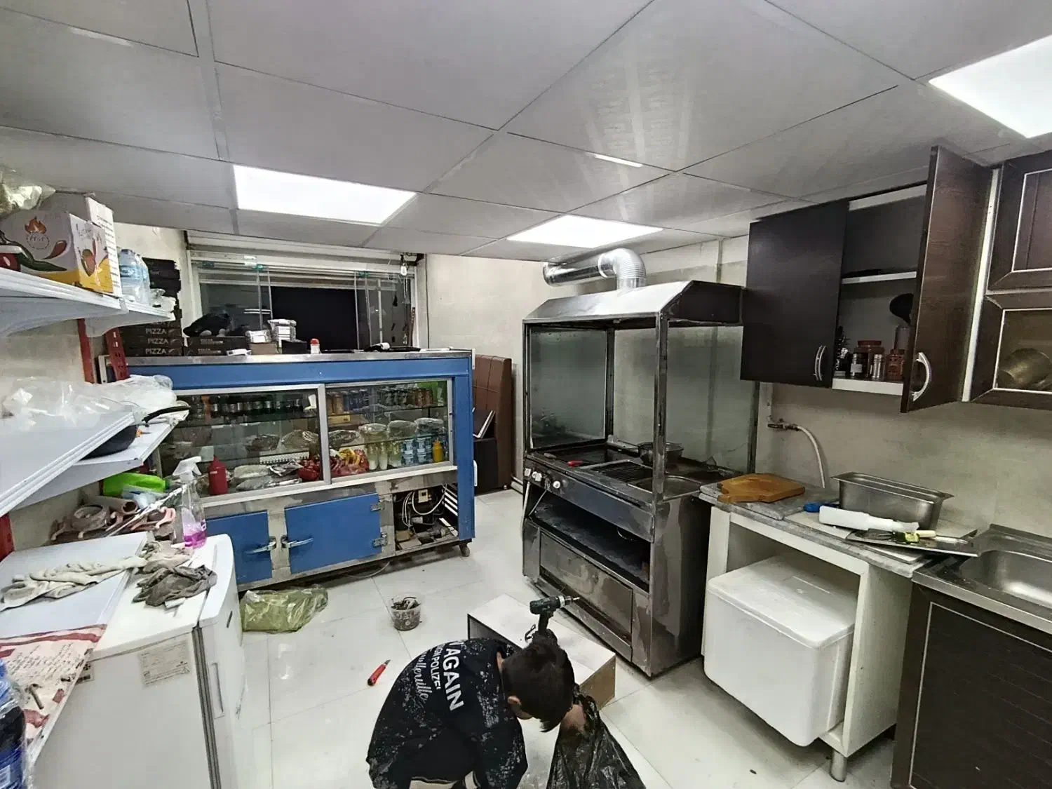 به یک کارگر جهت کار در فست فودی نیازمندیم|استخدام خدمات فروشگاه و رستوران|ایلام, |دیوار