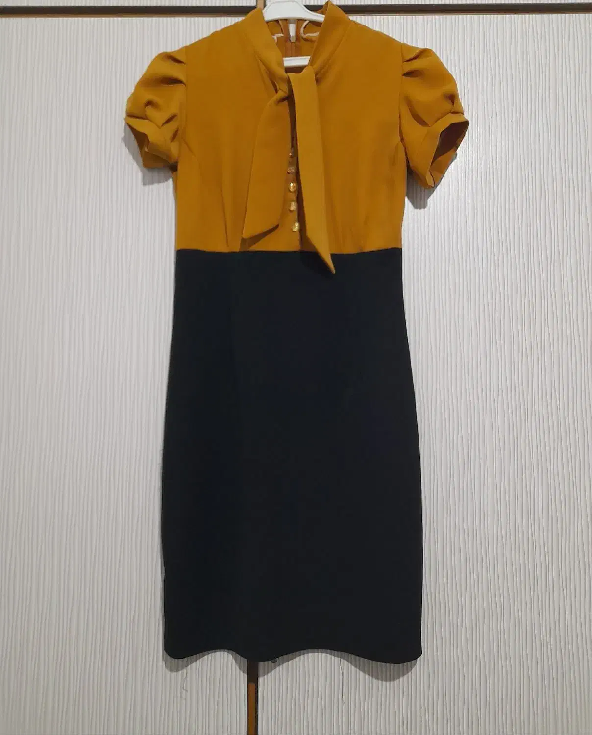 لباس مجلسی|لباس|میانه, |دیوار