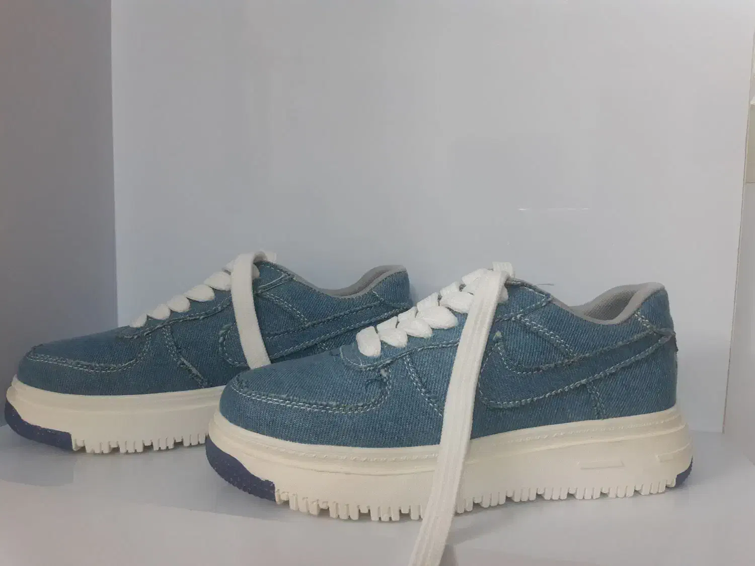 هودی و کفش لی|لباس|تهران, خاک سفید|دیوار